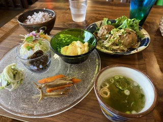 沖縄の料理の様子